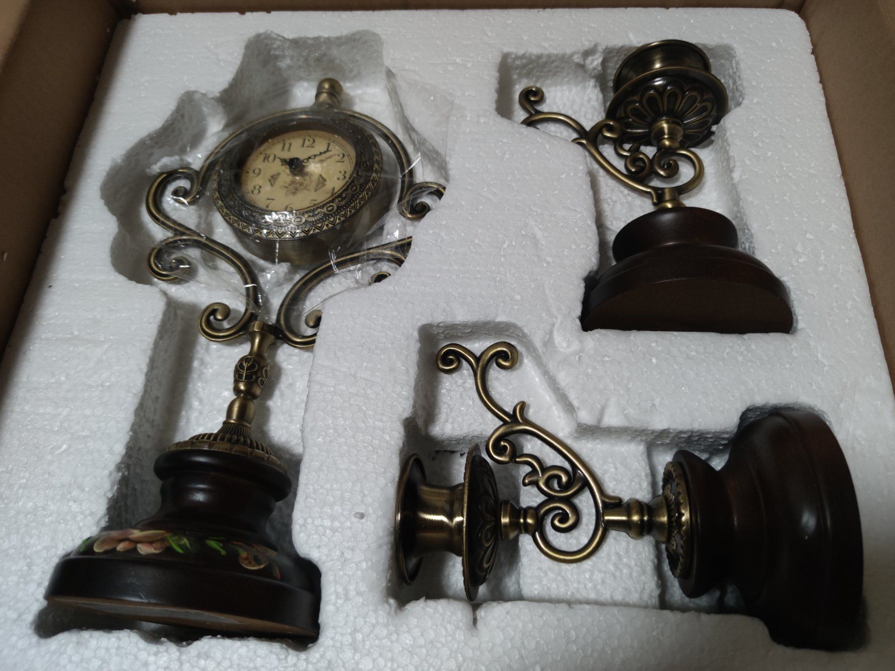 Orologi da terra & Orologi da parete: Vintage Table Clock with Candlestick Holders, Bronze – Nuovo e nell'imballaggio originale da swiss venduto da sha_dx9b
