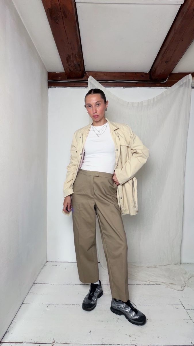 H&M Pantaloni: H&M Stoffhose beige Grösse 44  – Usato da Knonau venduto da Grapesvintage