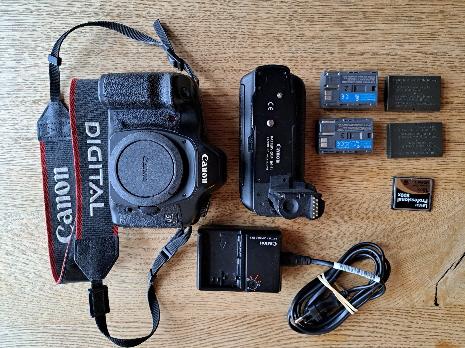 Canon Fotocamera: Canon 5d Mark I Classic mit Batteriegriff – Usato da Zwingen venduto da Tigertimmi