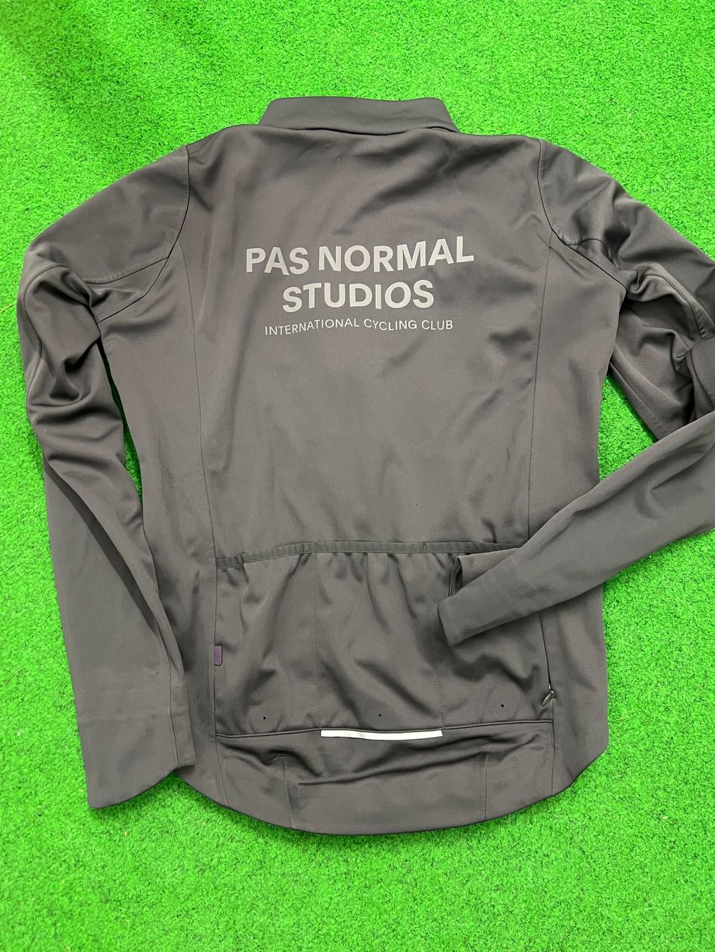 Giacche: Pas Normal Studios Men's Essential Thermal Jacket Size L – Usato da Neuchâtel venduto da jon_588l 1
