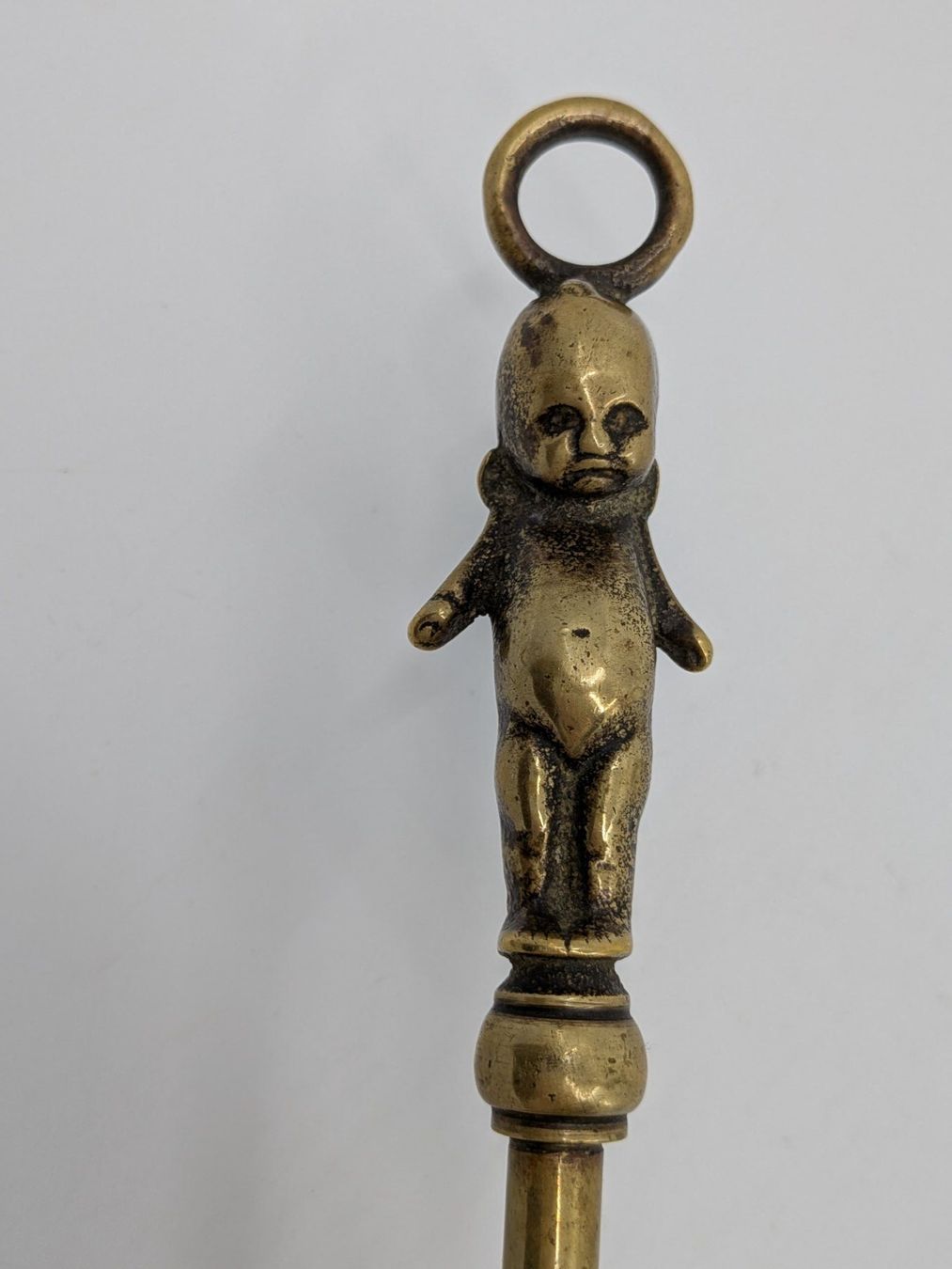 Statuette: Alte Toast Gabel mit Kewpie Figur – Usato da Emmen venduto da magelan 7