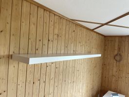 Weisse Wandtablare (2x190, 2x110,3x30cm)