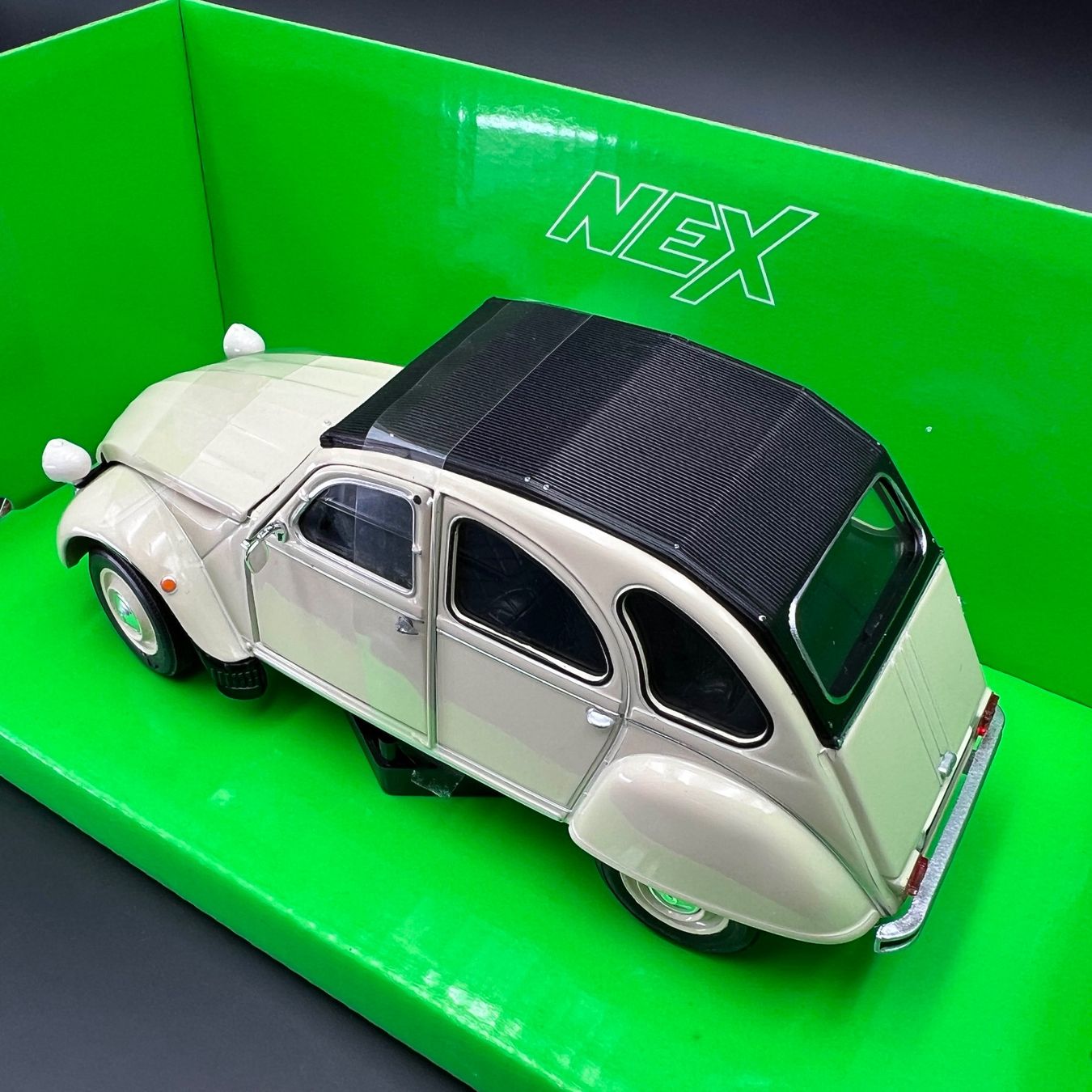 Citroën Modellautos: Citroen 2CV 1:24 neu OVP – Neu und originalverpackt aus Häusernmoos von adlerfedern 3
