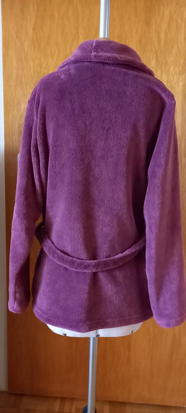 Accappatoi: Kuscheljacke bordeaux Gr 36 – Usato da Zwillikon venduto da Leewii 2