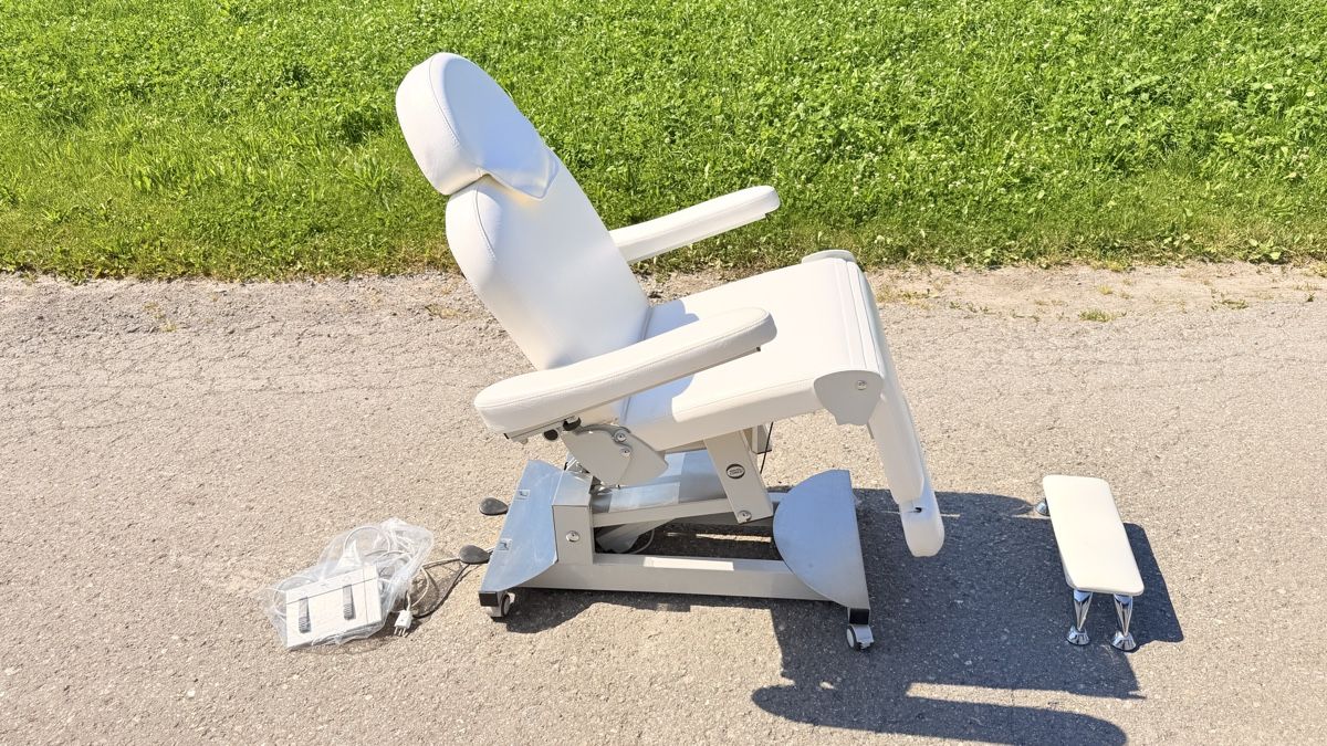Lettini & sedie per cosmetici: Kosmetischeliege A1 INTON-COMED Elektro  – Usato da Rotkreuz venduto da perlengott 1