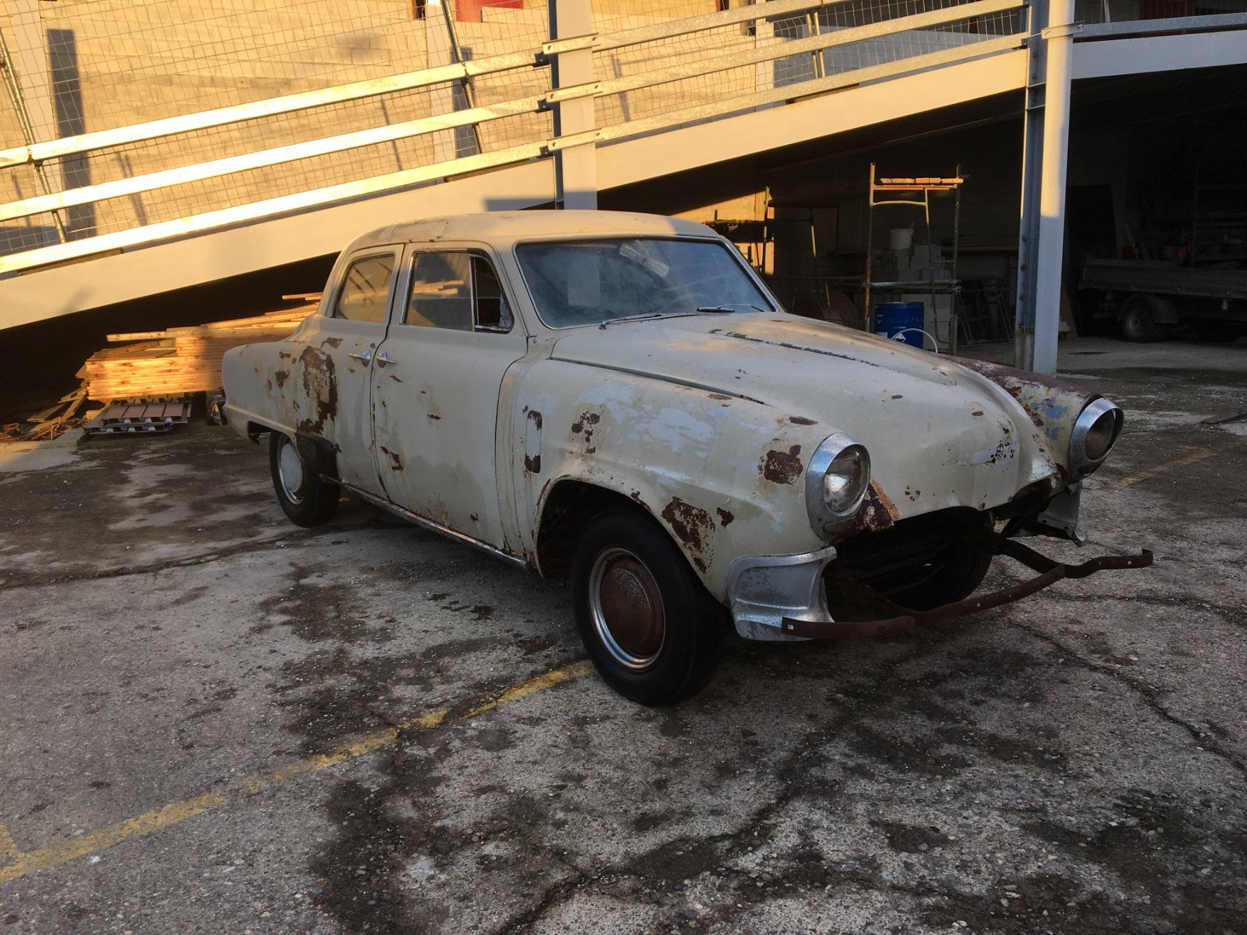 Studebaker Autos: Studebaker Champion 1952 – Defekt aus Satigny von acr_2dk7