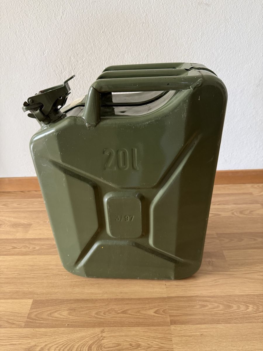 Schweizer Armee Benzinkanister: Bezinkanister – Gebraucht aus Grenchen von Bastet007