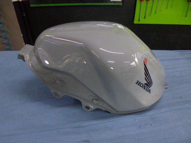 Honda Toutes les pièces détachées moto: Honda CB500FA / 2022 Benzintank – D'occasion à Rothrist par THEI2 1