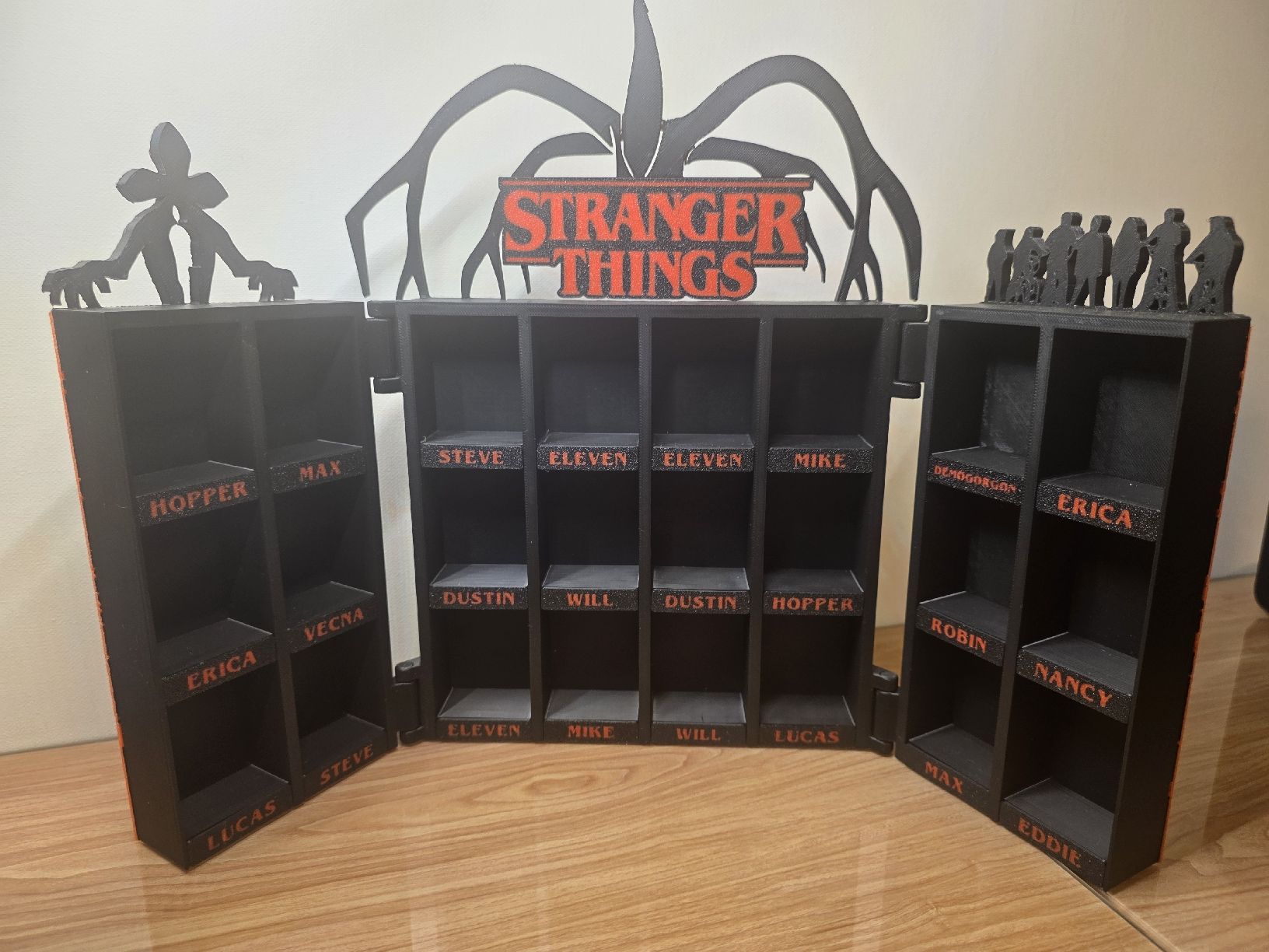 Carte collezionabili: Espositore Stranger Things 3D – Nuovo (secondo la descrizione) da Figino venduto da dif_2gsf