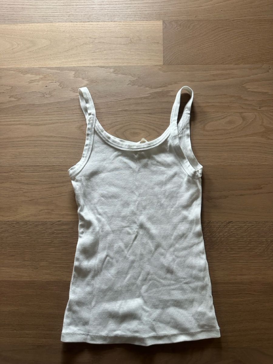 H&M Tops: Basic Tanktop - H&M – Gebraucht aus Kloten von niinaa.5