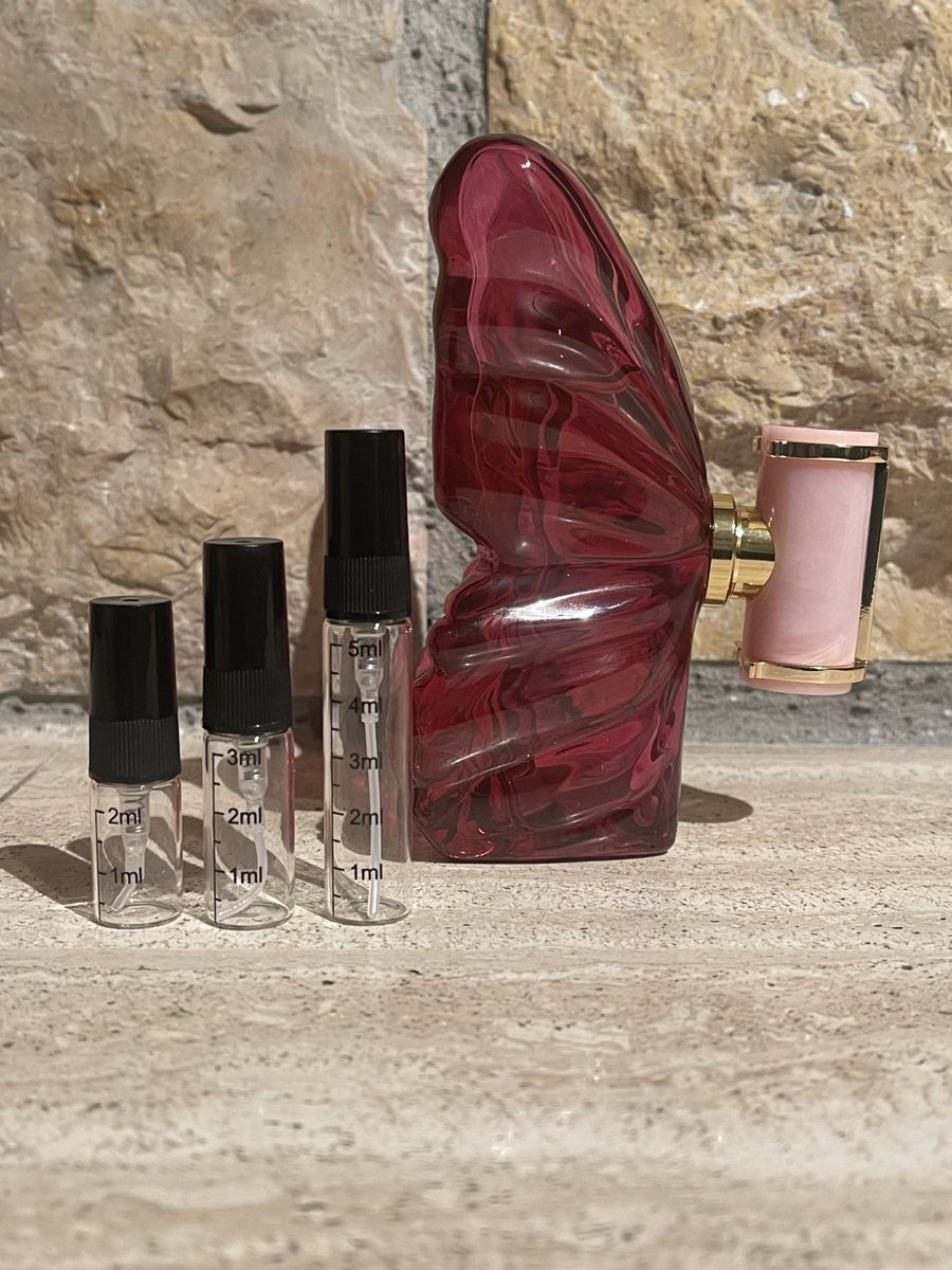 Carolina Herrera Profumi & Eau de Toilette: Carolina Herrera - La Bomba, 2ml Abfüllung – Nuovo (secondo la descrizione) da Oberdorf BL venduto da Fiomina1