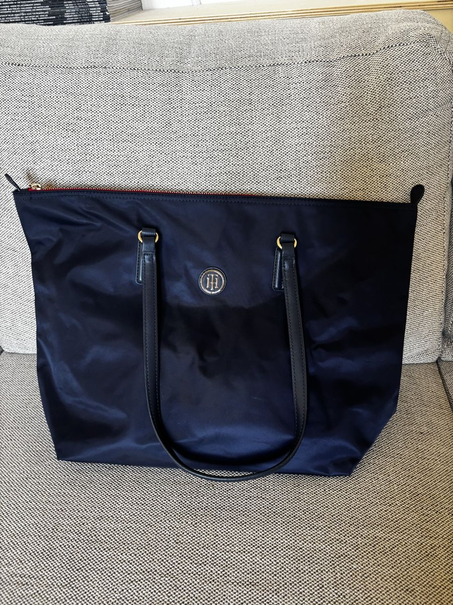 Tommy Hilfiger Sacs femmes: Tommy Hilfiger Tasche – D'occasion à St. Gallen par Lavryn
