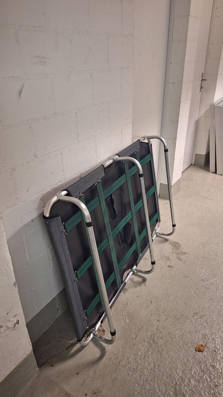 Sedie a sdraio: Hundeliege Metall grau  – Usato da Bern venduto da MrBess