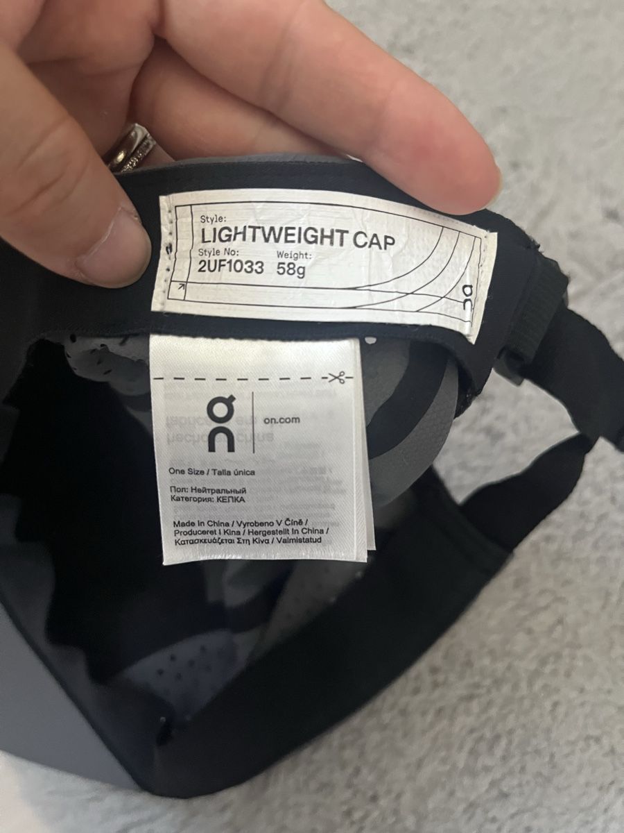 Altro in  Abbigliamento & Accessori: ON Lightweight Cap Rock grey as new – Nuovo (secondo la descrizione) da Esslingen venduto da Yanafuchs 1