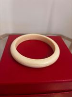 Magnifique bracelet jonc en matière noble Élégant