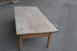Antiker Couchtisch mit Schublade