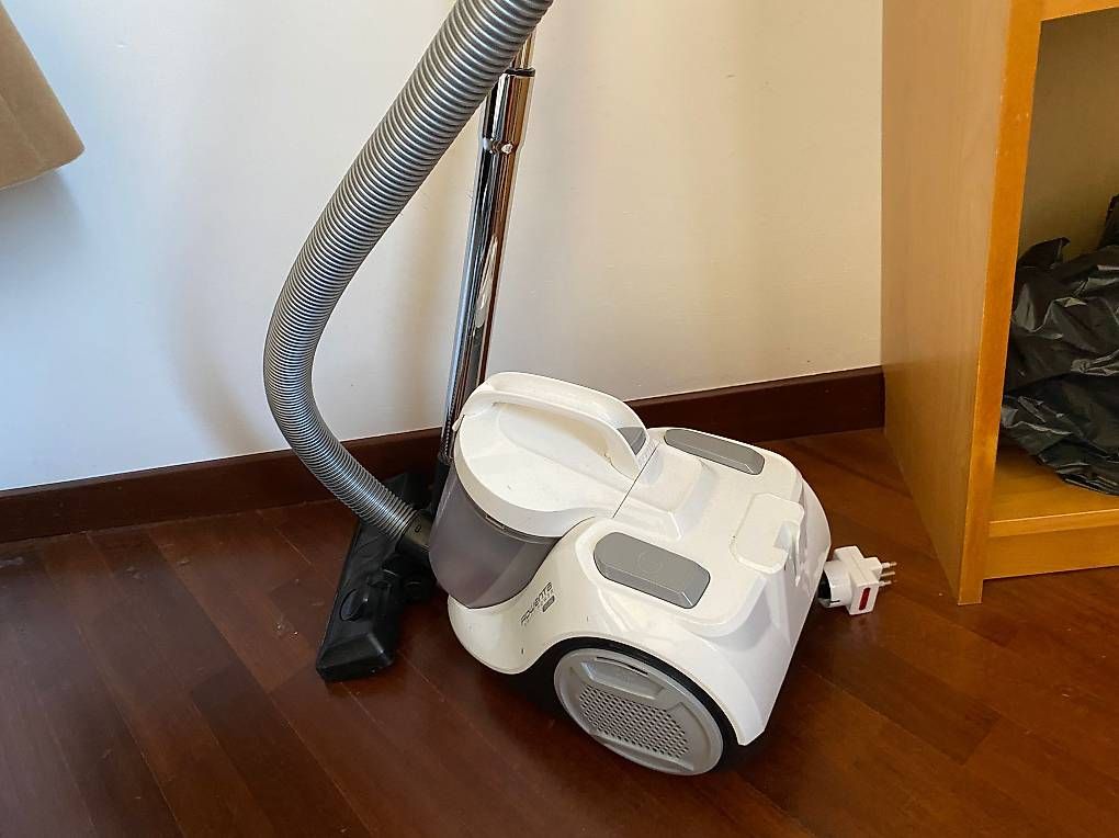 Staubsauger & Zubehör: Aspirateur – Gebraucht aus Bern von saf_bdy5