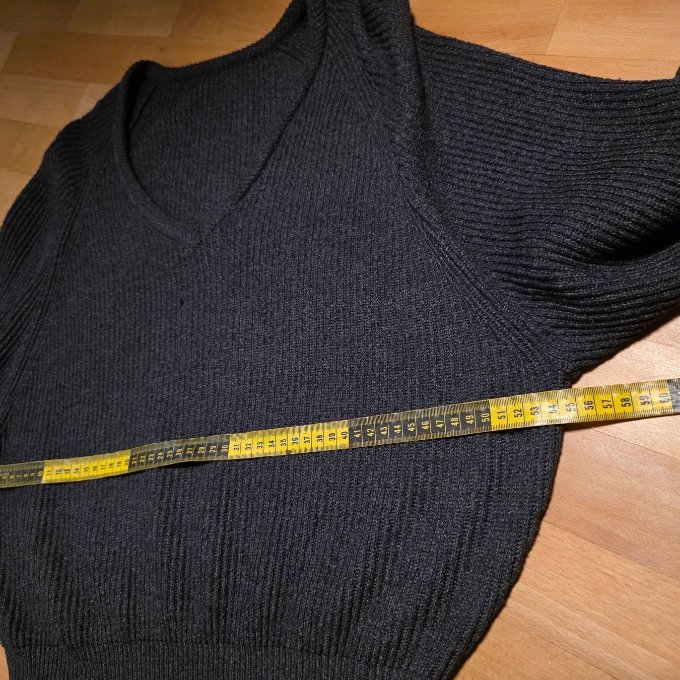 Pullover & Sweatshirts: Strickpullover Grau V-Ausschnitt Oversize M/L weich modern – Gebraucht aus Wald ZH von CapLux 6