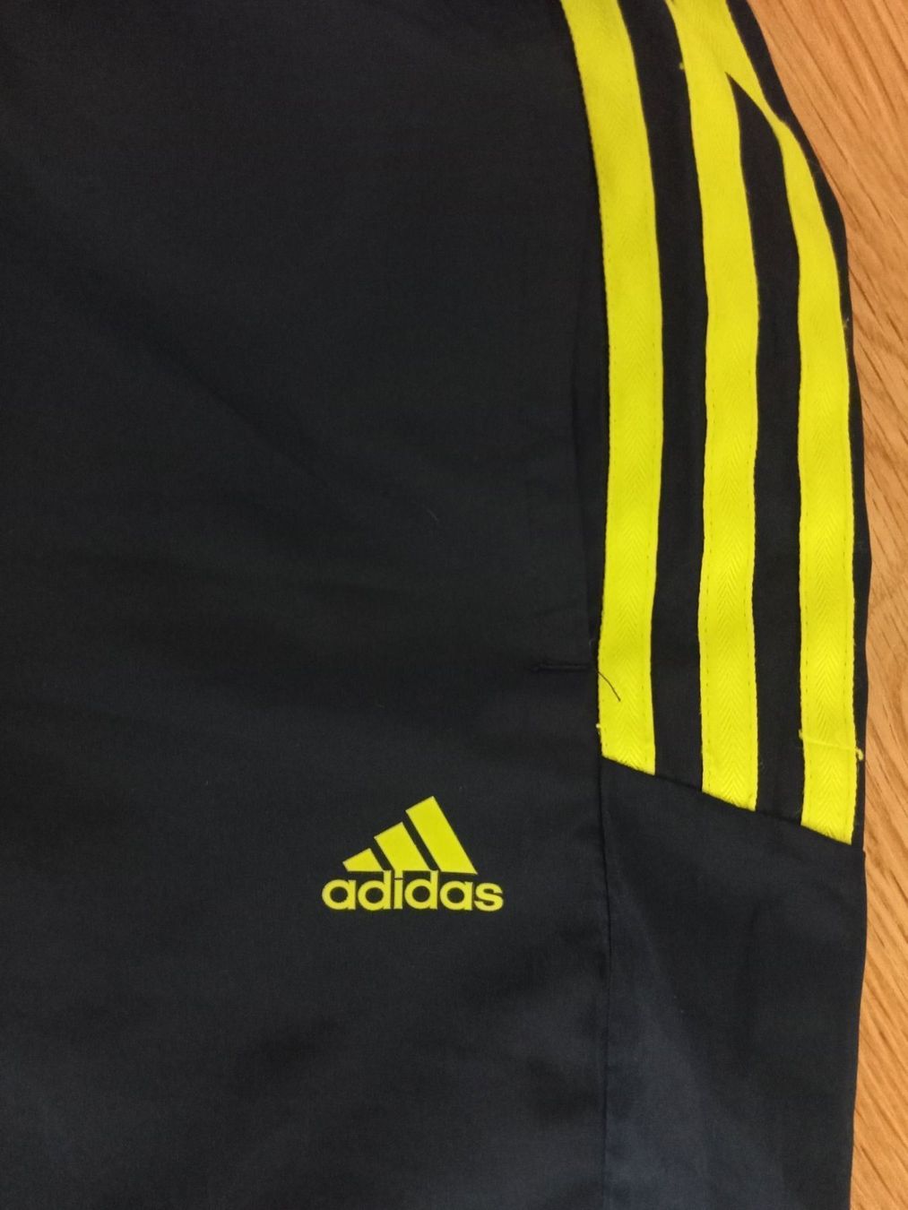 Pantaloni: Sporthose Adidas und Arena – Usato da Zürich venduto da kitsune 4