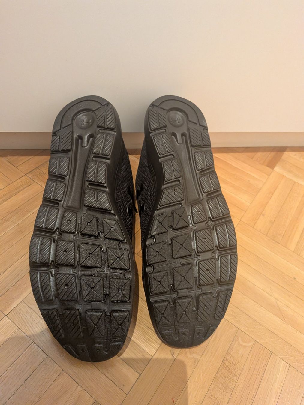 Under Armour Scarpe da uomo: Baskets Under Armour taille 48,5 (neuve) – Nuovo e nell'imballaggio originale da Plan-les-Ouates venduto da vla_9sr9 1