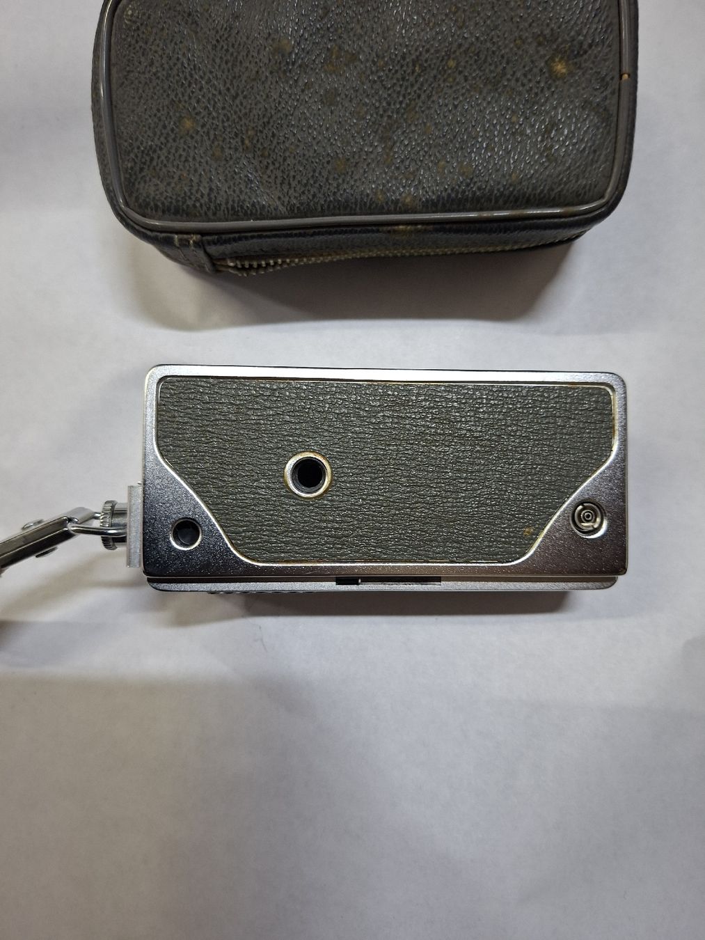 Fotocamera: Vintage Revue Kamera mit Ledertasche – Usato da Grossdietwil venduto da mahsoumi 2