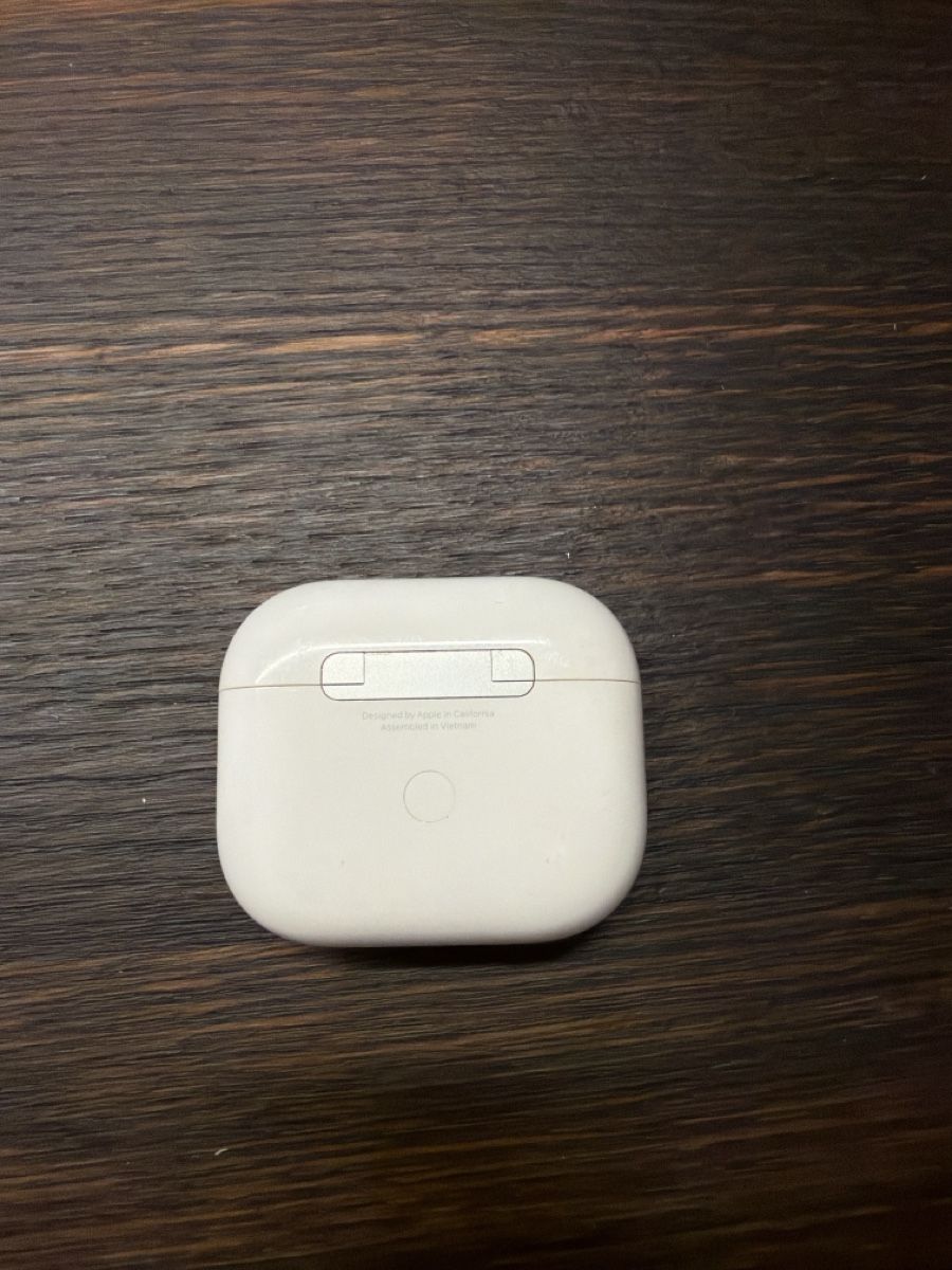 Apple Ladegerät: Ladehülle AirPods Pro 3. Generation – Gebraucht aus Bern von jeanine_bieri 1