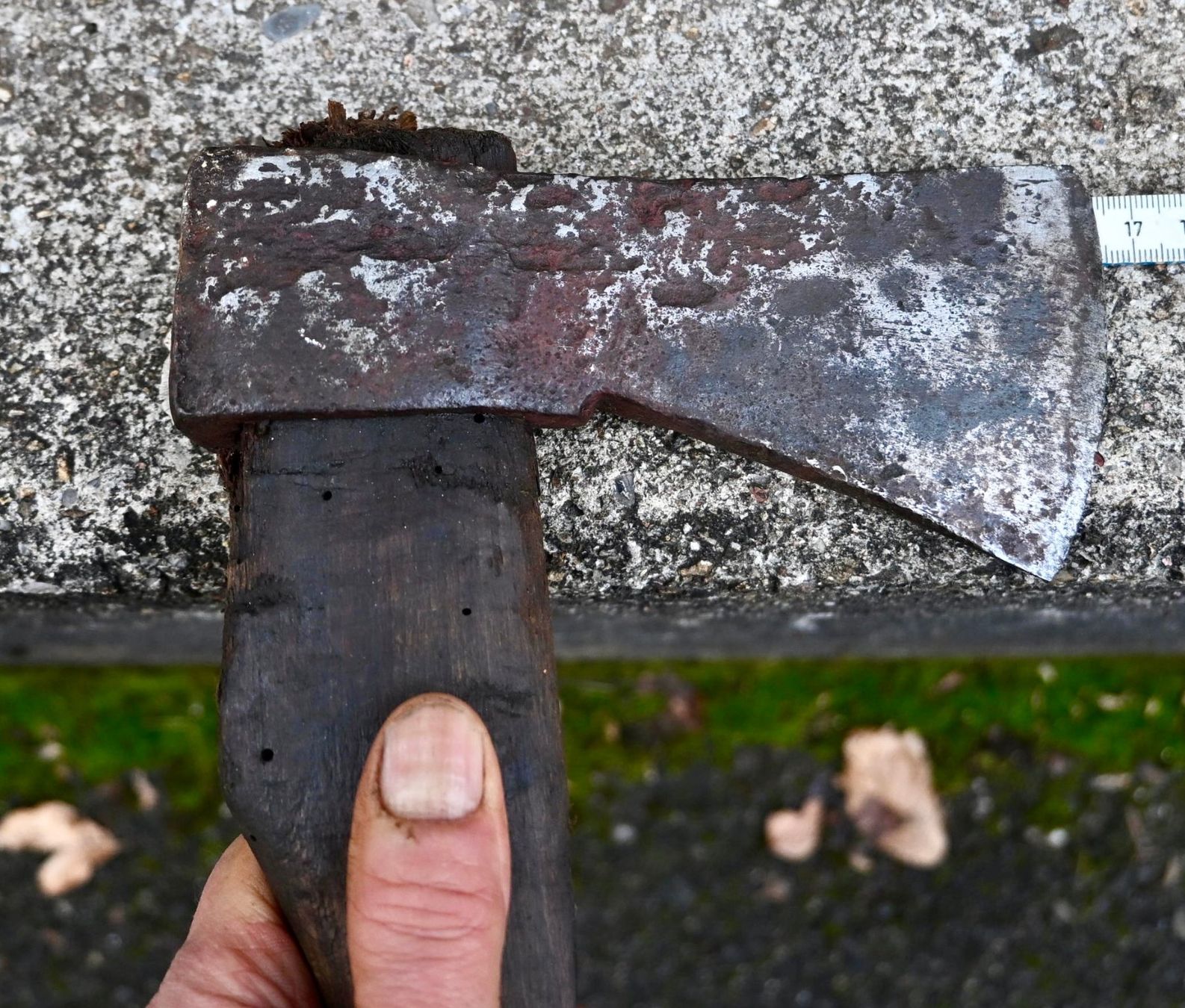 Tutti gli attrezzi: antikes HANDBEIL geschmiedet Länge 39cm – Usato da Pfaffhausen venduto da mono_rec 4