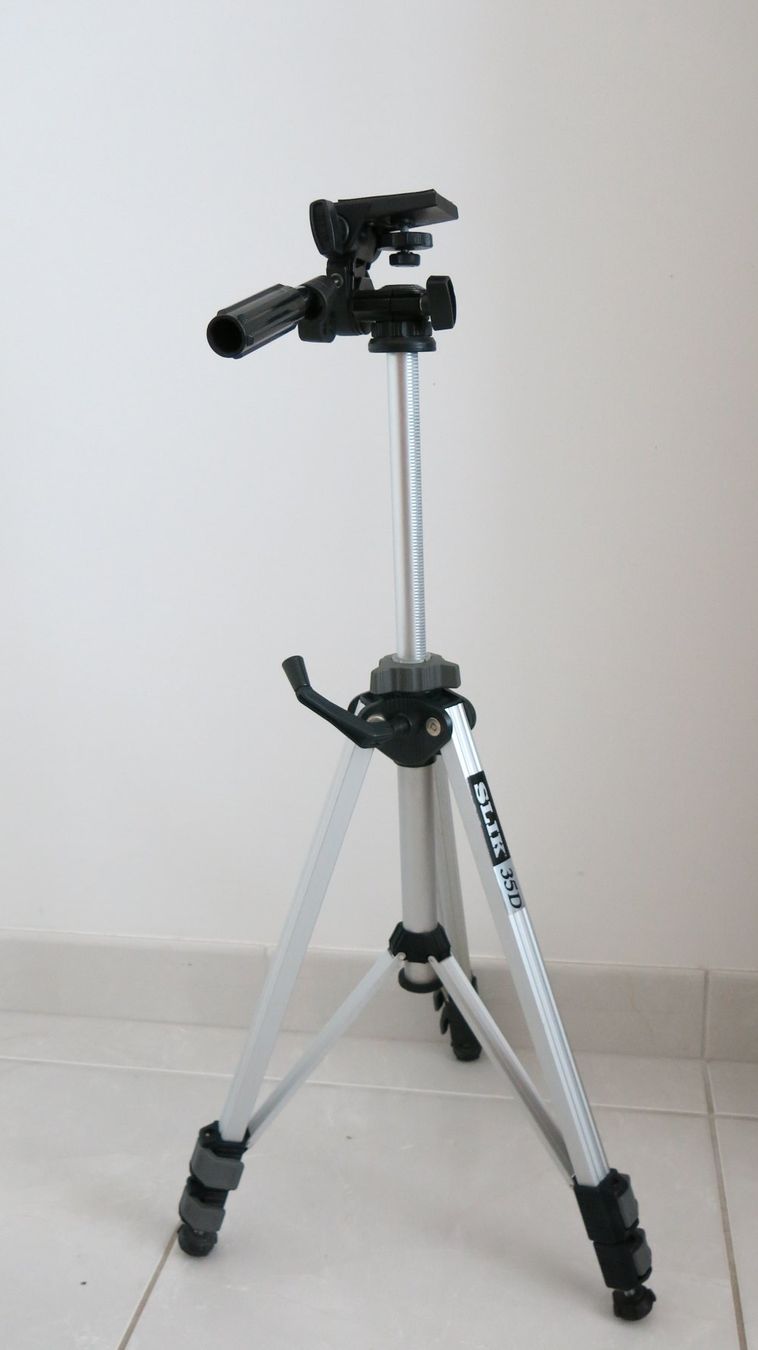 Treppiedi & Teste: Slik 35D Tripod Fotoapparat Stativ – Nuovo (secondo la descrizione) da Zollikofen venduto da MiMo2022