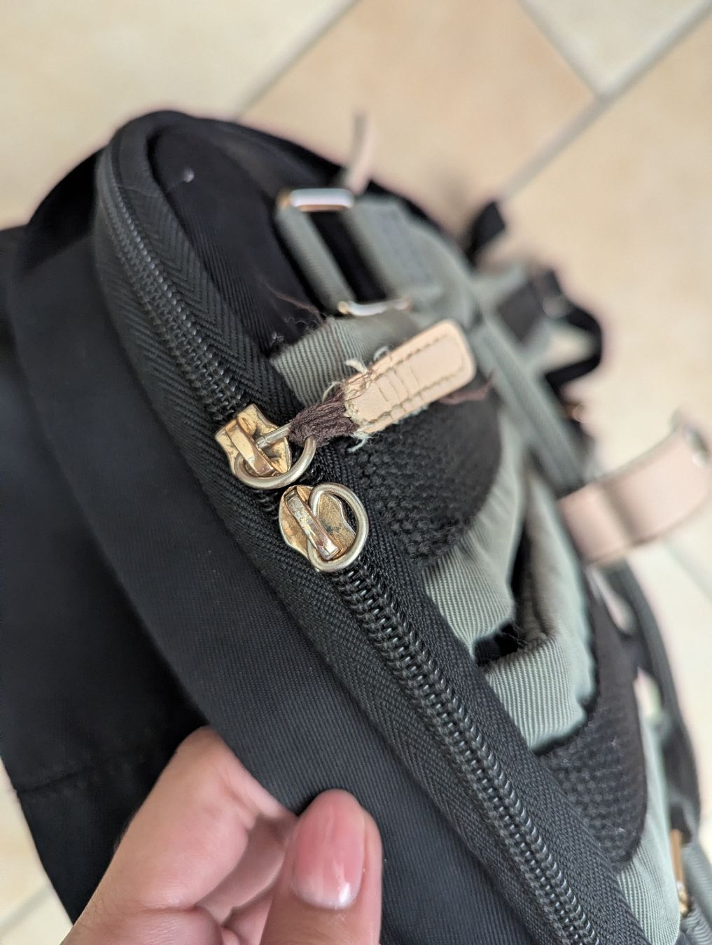 Nordace Rucksäcke: Nordace Backpack black with USB charging port  – Defekt aus Saillon von vic_xny8 4