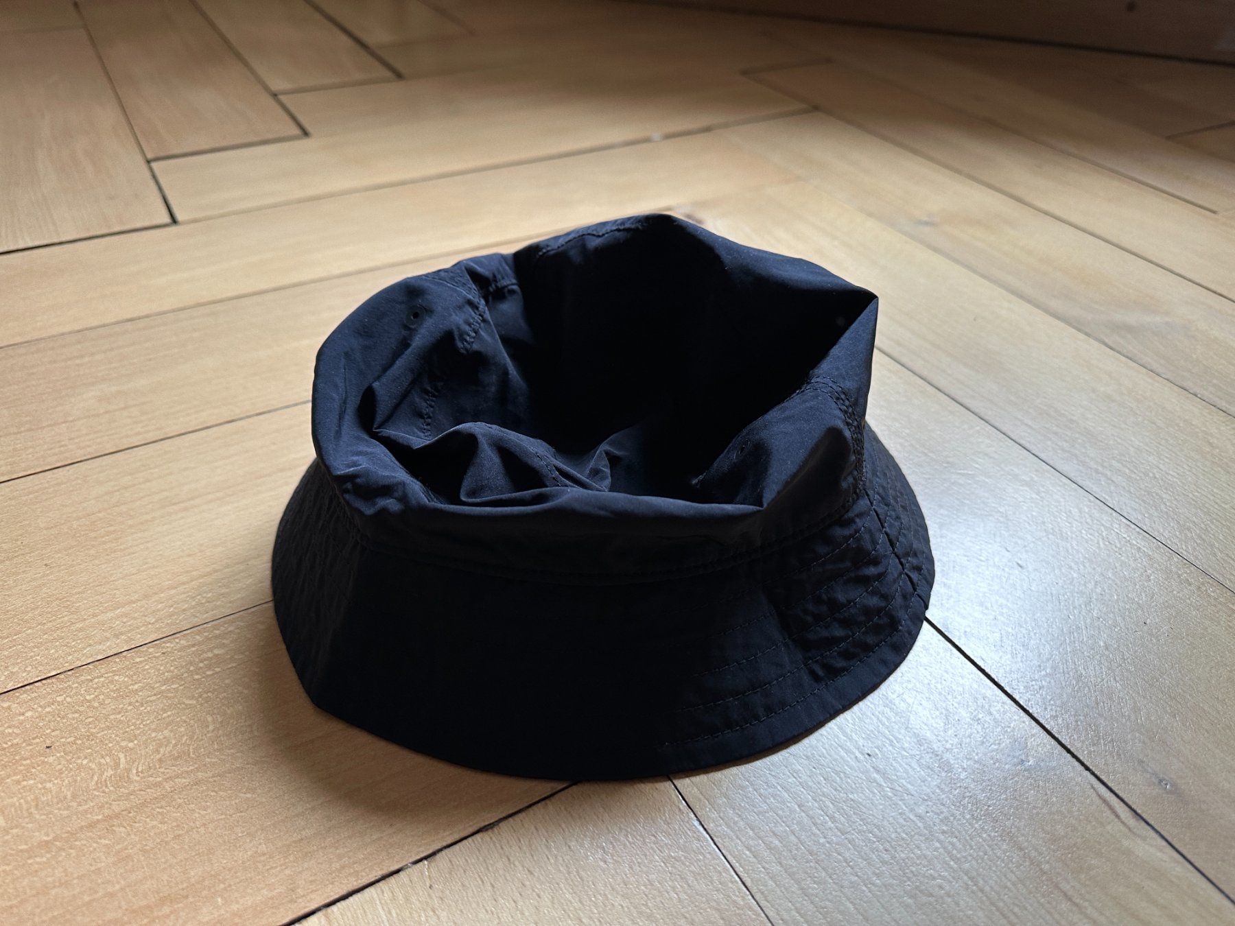 H&M Chapeaux, bonnets & casquettes: Bucket Hat schwarz - M (58) – D'occasion à Zürich par Diazaio 1