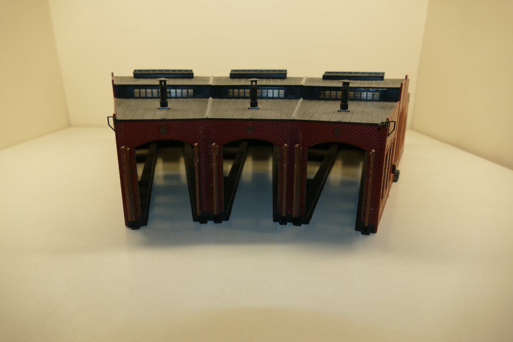 Märklin Modellini di ferrovie: Märklin H0: Ringlok Schuppen 3-ständig – Nuovo (secondo la descrizione) da Niederhasli venduto da rail-duerst 4