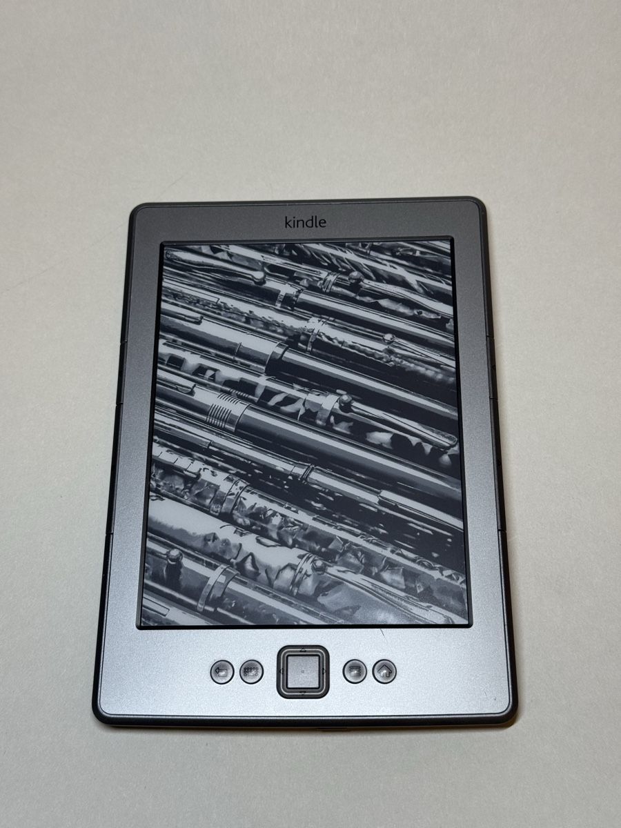 Amazon Tablet PC: Amazon Kindle 4 (Modell D01100) — Grau – Gebraucht aus Rümlang von vla_9g7d