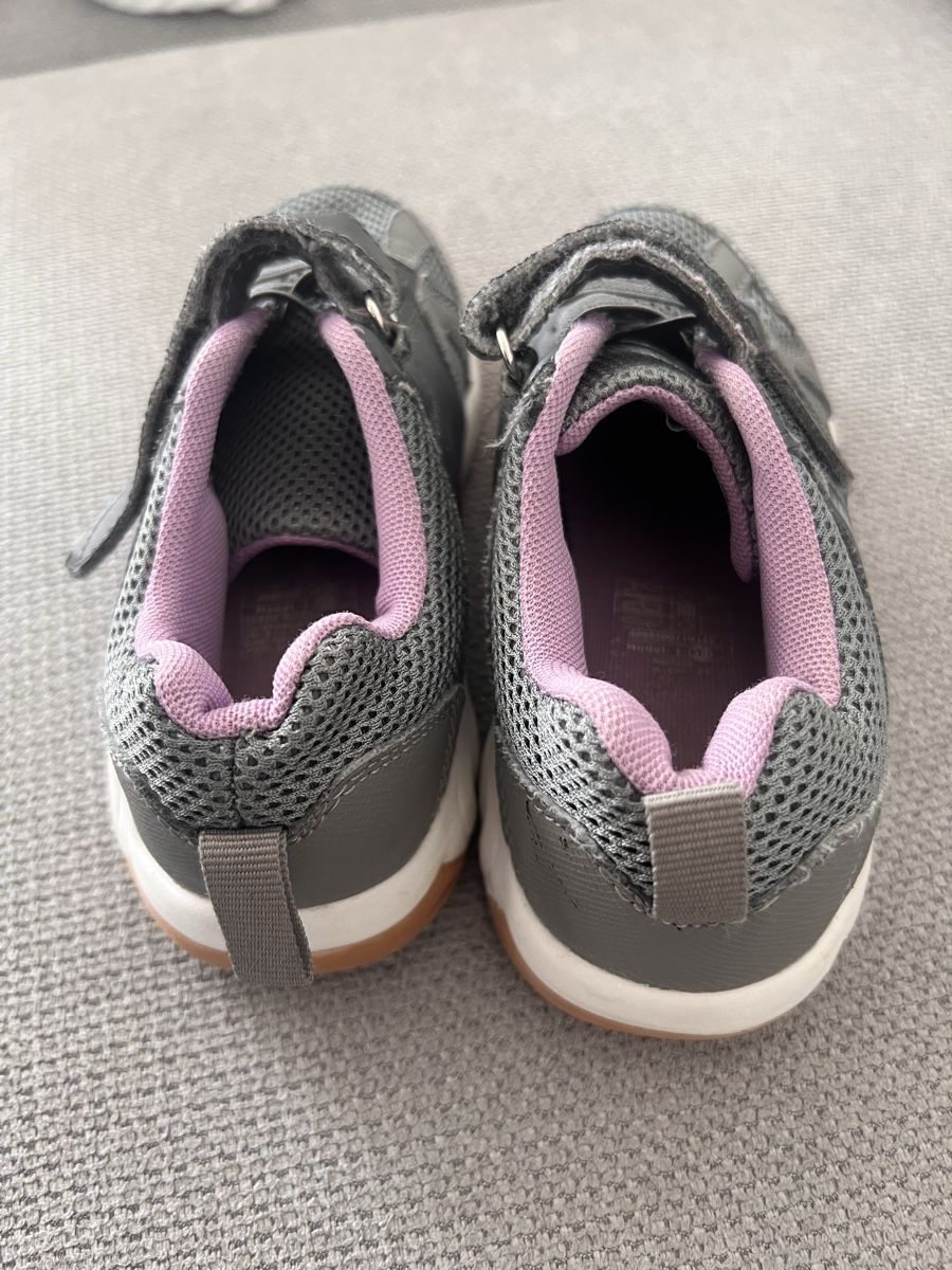 Schuhe für Mädchen: Hallen-/ Turnschuhe Grösse 30 – Gebraucht aus Thun von Siladi 1