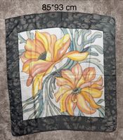 Foulard vintage en soie  – 85 x 93 cm