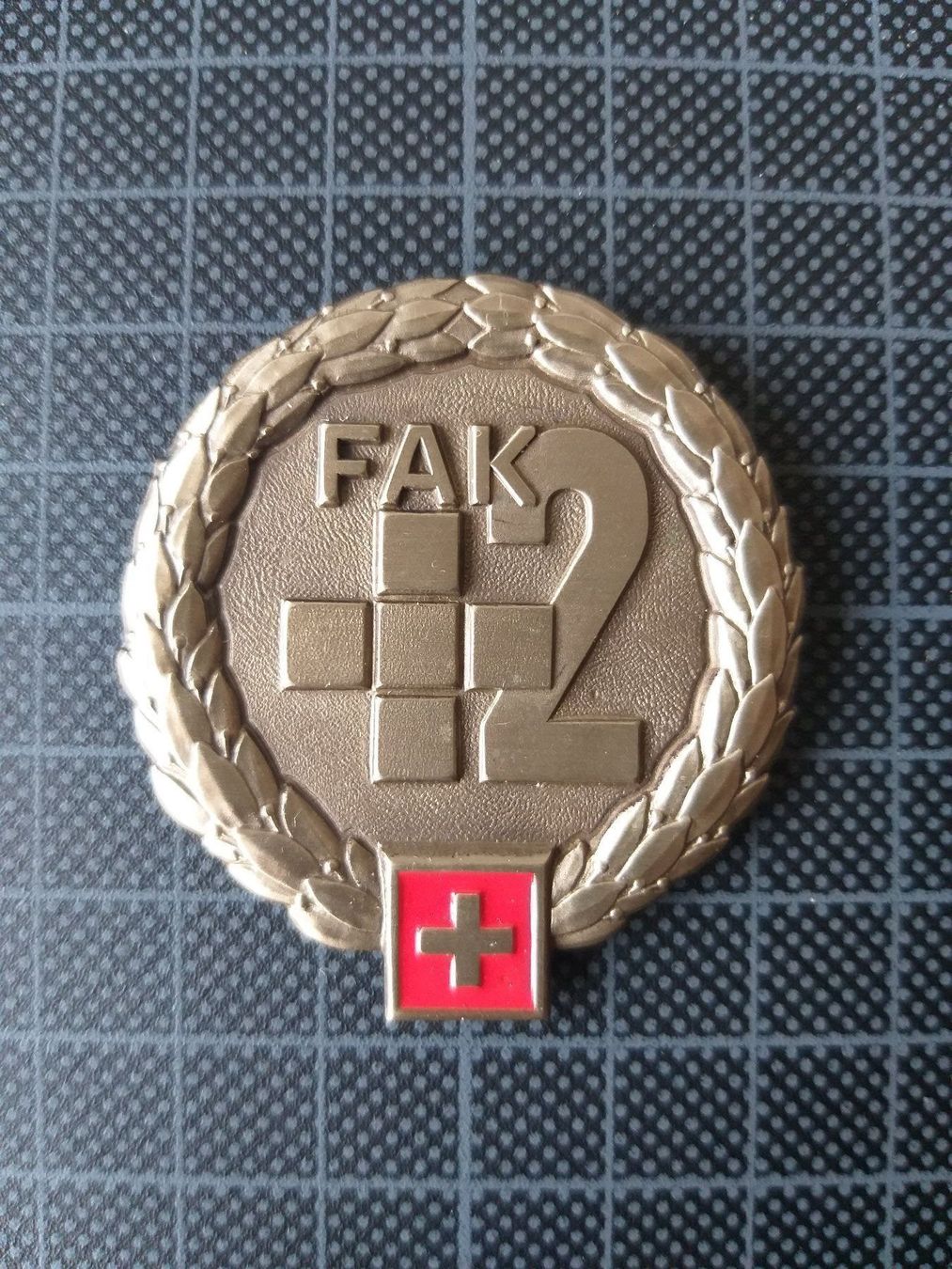 Placchette & Badge: Béretemblem Feldarmeekorps 2 Variante 2 – Usato da Bauma venduto da SwissMilitaria