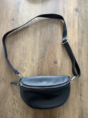 Gürteltasche schwarz mit Schulterriemen guter Zustand
