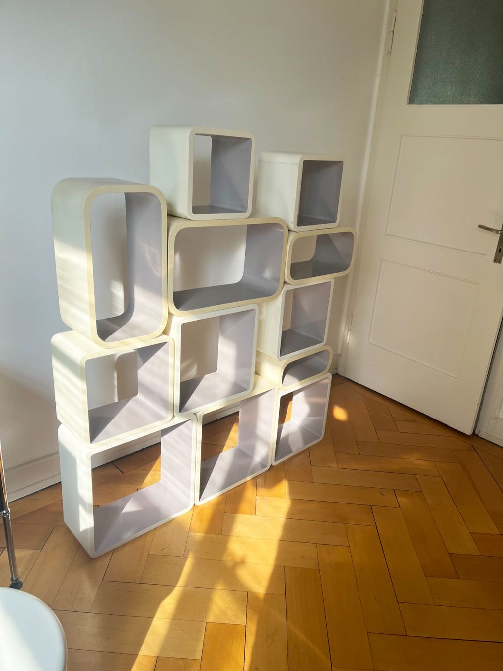 Regale: Modulares Regal im 70er Space-Age Stil – Gebraucht aus Zürich von Dimitreezer