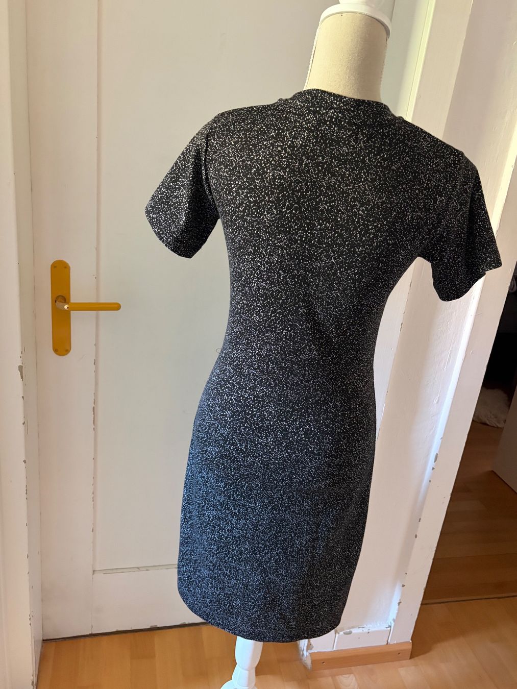Kleider: Schönes Kleid von Mads Noorgard – Neu (gemäss Beschreibung) aus Schaffhausen von _queen_c 1