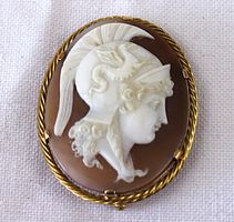 Antike Muschelkamee Brosche aus 750 Gold