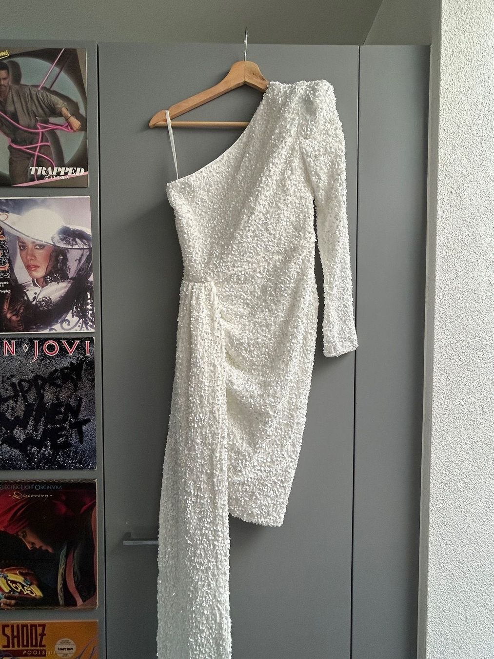 Robes: Pailetten Kleid mit Schleppe – Neuf (Voir description) à Frauenfeld par isa_9cy7 2