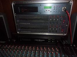 2 Apex PE 133  Equalizer und 1 XTA Real Time Analyser 