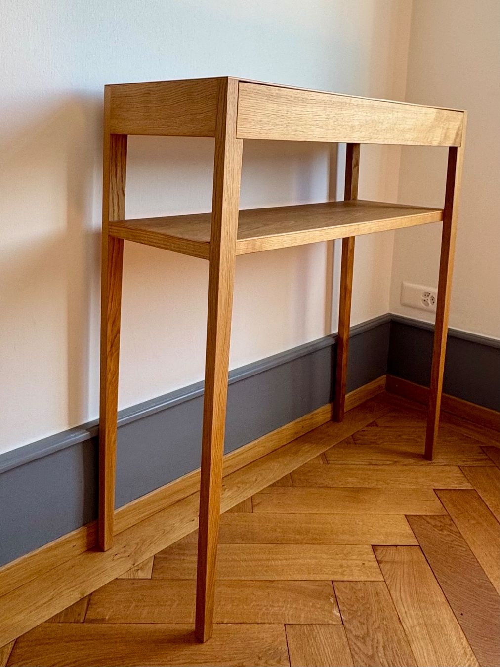 Tische: Eleganter Designer Konsolentisch in Eiche – Gebraucht aus Bern von jensstr1979 2
