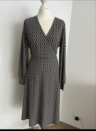 Elegantes Kleid mit Muster, Grösse 40 Neu