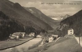 Le champ du Moulin et le Creux du Van