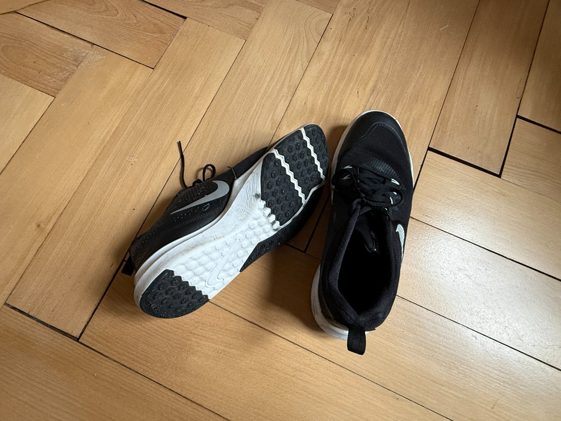 Nike Scarpe da uomo: NIKE Training Sport Sneaker schwarz 44 – Usato da Zürich venduto da Diazaio 3