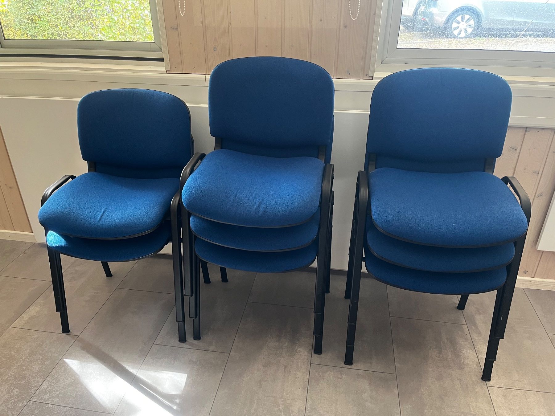 Stühle: 8 Stühle blau/schwarz – Gebraucht aus Rudolfstetten von Mastertools