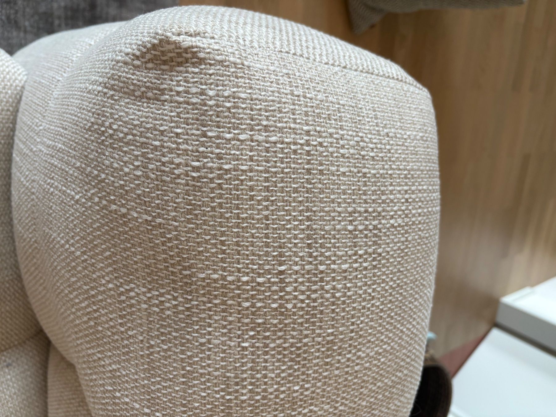 Divani: Beiges Sofa mit passendem Sitzpouf - Topzustand – Usato da Stäfa venduto da jam_msw9 4