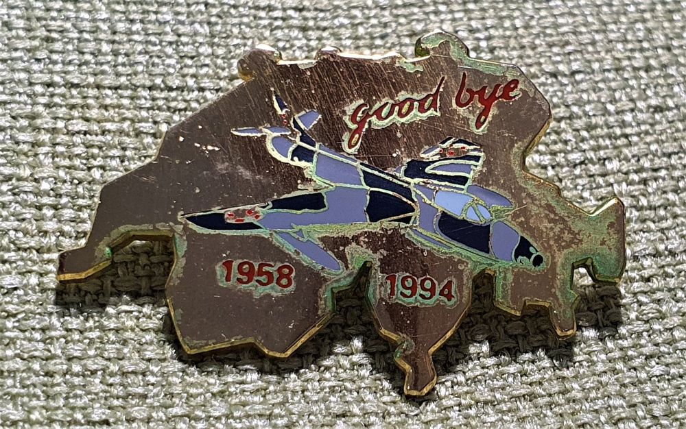 MN828 - Pin Schweiz good bye Hunter 1958 bis 1994 (Gebraucht) in für ...