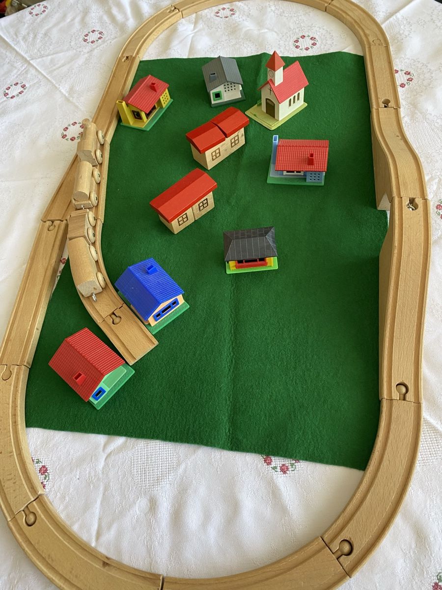 Jouets: Ein Set Holz-Eisenbahn – D'occasion à Utzigen par Lasagne99 1