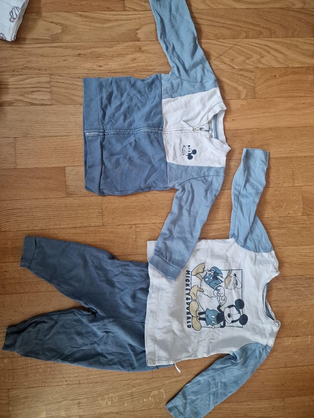 C&A Lotti & Set di vestiti: Disney Mickey Mouse 3-teiliges Set grösse 80 – Usato da Schliern b. Köniz venduto da Jemy94 1